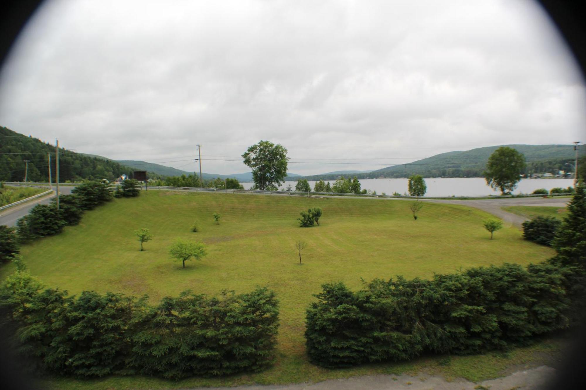 Manoir Des Lacs Lac Baker Exteriör bild